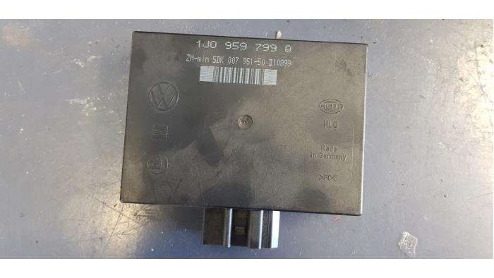 Used Body control computer Volkswagen Golf IV (1J1) 2.0 Price € 35,00 Margin scheme offered by Autosloopbedrijf H.C.Stouten
