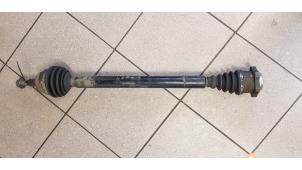 Used Front drive shaft, right Volkswagen Golf IV (1J1) 1.6 16V Price € 40,00 Margin scheme offered by Autosloopbedrijf H.C.Stouten