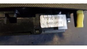 Usagé Commutateur vitre électrique Toyota Corolla Verso (R10/11) 2.2 D-4D 16V Prix € 35,00 Règlement à la marge proposé par Autosloopbedrijf H.C.Stouten