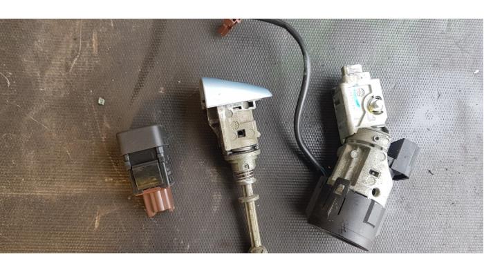 Used Ignition lock + computer Citroen C4 Berline (LC) 1.6 16V Price € 150,00 Margin scheme offered by Autosloopbedrijf H.C.Stouten