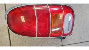 Usagé Feu arrière droit Daihatsu Cuore (L251/271/276) 1.0 12V Prix € 25,00 Règlement à la marge proposé par Autosloopbedrijf H.C.Stouten