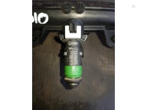 Used Fuel injector nozzle Volkswagen Polo IV (9N1/2/3) 1.4 FSI 16V Price € 40,00 Margin scheme offered by Autosloopbedrijf H.C.Stouten