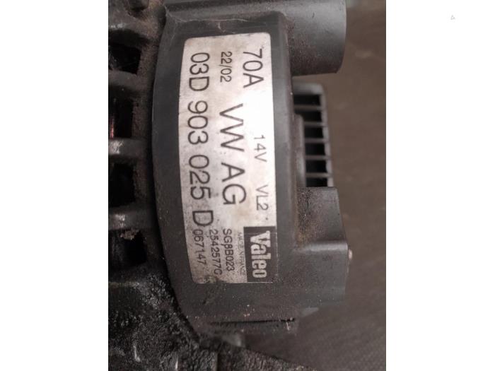 Dynamo from a Volkswagen Polo IV (9N1/2/3) 1.2 12V 2002