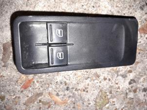Usados Interruptor de ventanilla eléctrica Volkswagen Polo V (6R) 1.2 TDI 12V BlueMotion Precio € 30,00 Norma de margen ofrecido por Autosloopbedrijf H.C.Stouten