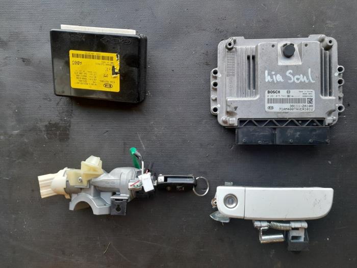 Ignition lock + computer from a Kia Soul I (AM) 1.6 CRDi 16V 2009