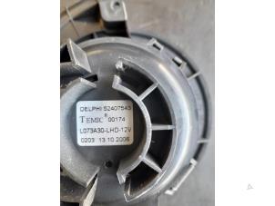 Usados Motor de ventilador de calefactor Opel Astra H (L48) 1.6 16V Twinport Precio € 40,00 Norma de margen ofrecido por Autosloopbedrijf H.C.Stouten