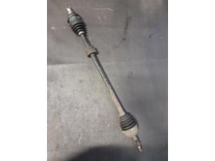 Used Front drive shaft, right Daihatsu Materia 1.5 16V Price € 40,00 Margin scheme offered by Autosloopbedrijf H.C.Stouten