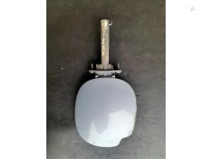 Used Tank cap cover Renault Clio II (BB/CB) 1.4 16V Price € 25,00 Margin scheme offered by Autosloopbedrijf H.C.Stouten