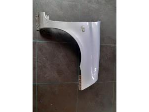 Used Front wing, right Renault Clio II (BB/CB) 1.4 16V Price € 60,00 Margin scheme offered by Autosloopbedrijf H.C.Stouten