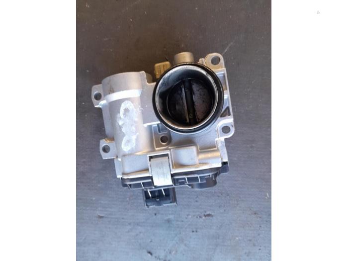 Usagé Boitier papillon Renault Clio II (BB/CB) 1.2 16V Prix € 60,00 Règlement à la marge proposé par Autosloopbedrijf H.C.Stouten