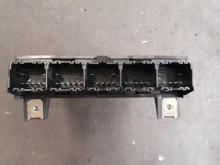 Ordinateur divers d'un Ford Fiesta 5 (JD/JH) 1.4 16V 2004