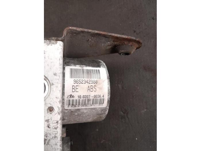 Usagé Bloc ABS Peugeot 206 (2A/C/H/J/S) 1.4 16V Prix € 100,00 Règlement à la marge proposé par Autosloopbedrijf H.C.Stouten