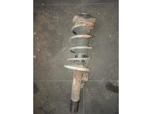 Used Front shock absorber rod, left Volkswagen Polo IV (9N1/2/3) 1.4 16V 75 Price € 35,00 Margin scheme offered by Autosloopbedrijf H.C.Stouten