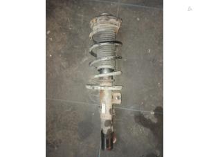 Used Front shock absorber rod, right Volkswagen Polo IV (9N1/2/3) 1.4 16V 75 Price € 35,00 Margin scheme offered by Autosloopbedrijf H.C.Stouten