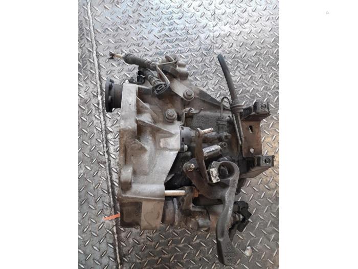 Getriebe van een Volkswagen Polo IV (9N1/2/3) 1.4 16V 75 2006