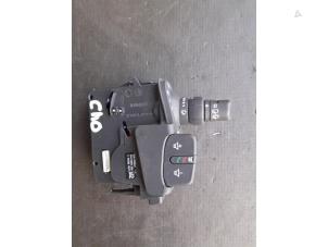 Used Wiper switch Renault Clio III (BR/CR) 1.4 16V Price € 30,00 Margin scheme offered by Autosloopbedrijf H.C.Stouten