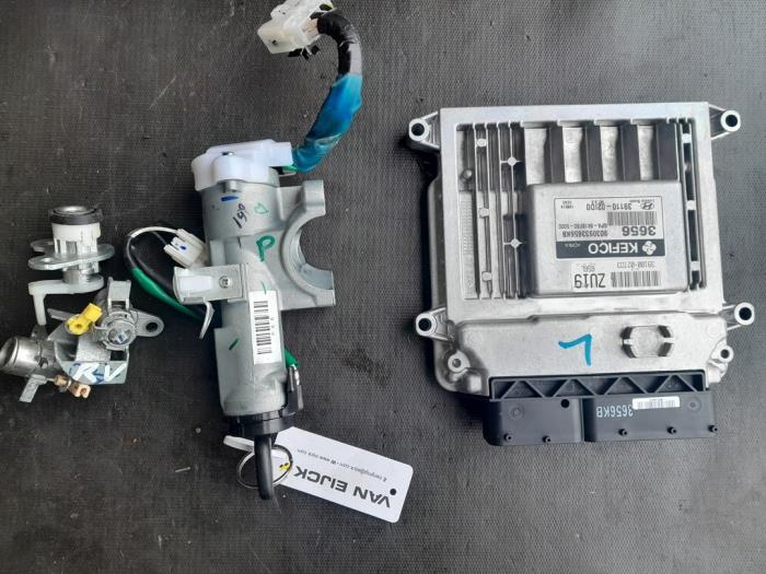 Used Ignition lock + computer Hyundai i10 (F5) 1.1i 12V Price € 125,00 Margin scheme offered by Autosloopbedrijf H.C.Stouten