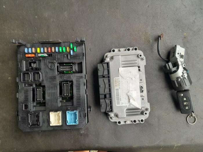 Used Ignition lock + computer Citroen C4 Berline (LC) 1.6 16V Price € 125,00 Margin scheme offered by Autosloopbedrijf H.C.Stouten