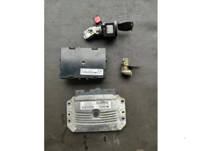 Used Ignition lock + computer Renault Modus/Grand Modus (JP) 1.6 16V Price € 125,00 Margin scheme offered by Autosloopbedrijf H.C.Stouten