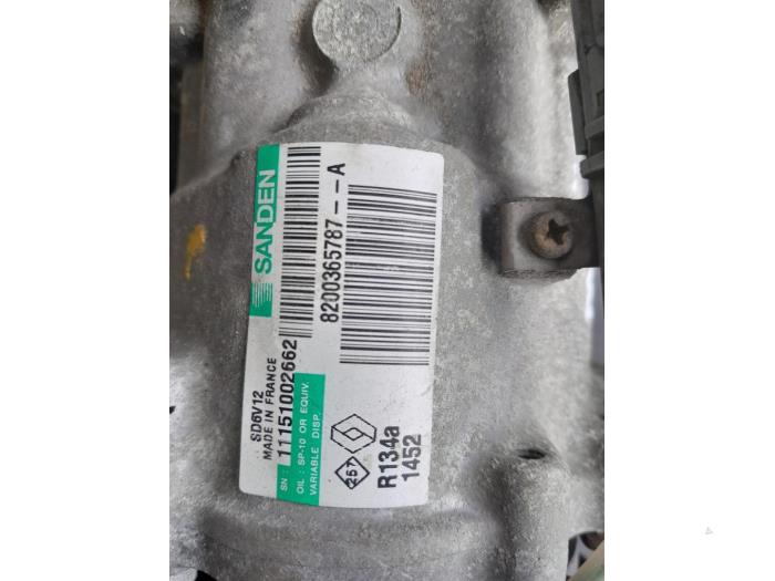 Usagé Compresseur de clim Renault Modus/Grand Modus (JP) 1.6 16V Prix € 75,00 Règlement à la marge proposé par Autosloopbedrijf H.C.Stouten