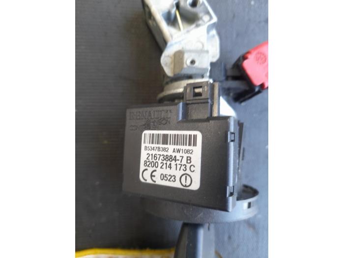 Used Ignition lock + computer Renault Modus/Grand Modus (JP) 1.2 16V Price € 125,00 Margin scheme offered by Autosloopbedrijf H.C.Stouten
