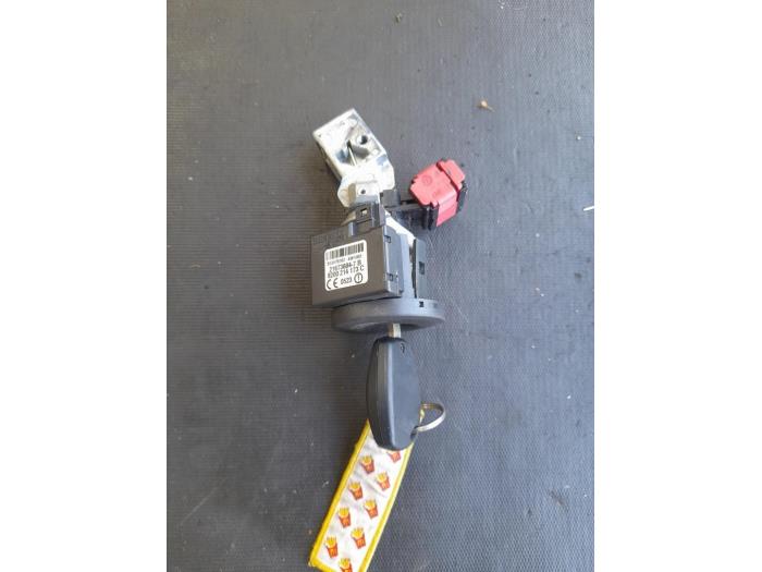 Ignition lock + computer from a Renault Modus/Grand Modus (JP) 1.2 16V 2006