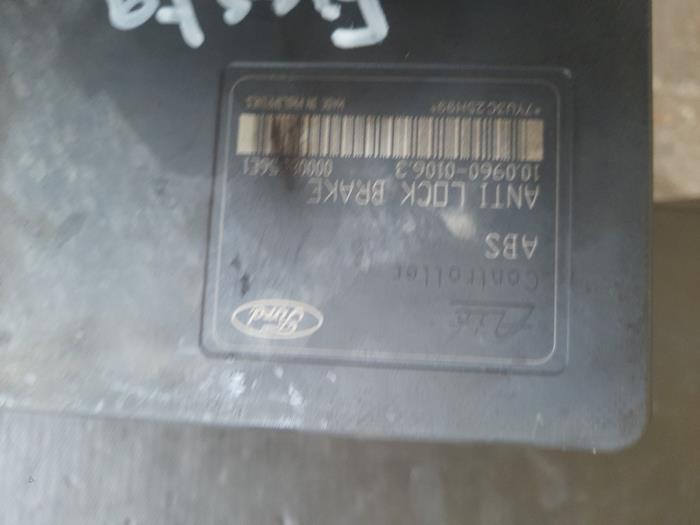 Używane Pompa ABS Ford Fiesta 5 (JD/JH) 1.25 16V Cena na żądanie oferowane przez Autosloopbedrijf H.C.Stouten