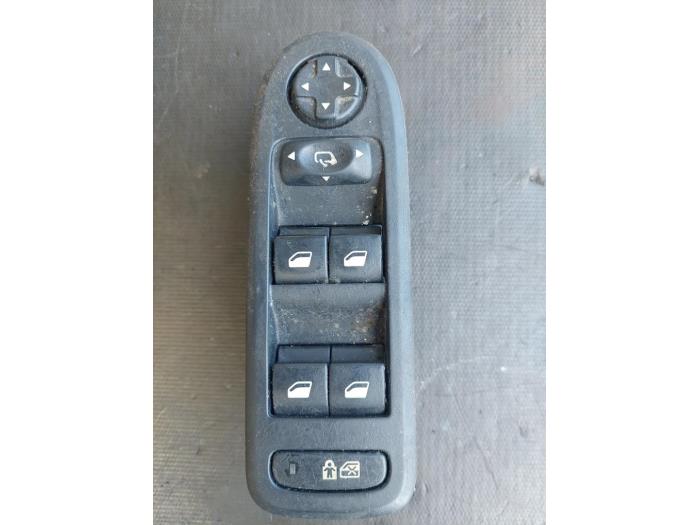 Usados Interruptor de ventanilla eléctrica Peugeot 308 (4A/C) 1.6 VTI 16V Precio € 35,00 Norma de margen ofrecido por Autosloopbedrijf H.C.Stouten