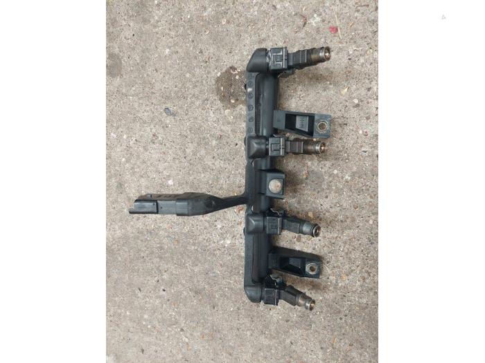 Gebrauchte Einspritzgehäuse Peugeot 206 SW (2E/K) 1.4 Preis auf Anfrage angeboten von Autosloopbedrijf H.C.Stouten
