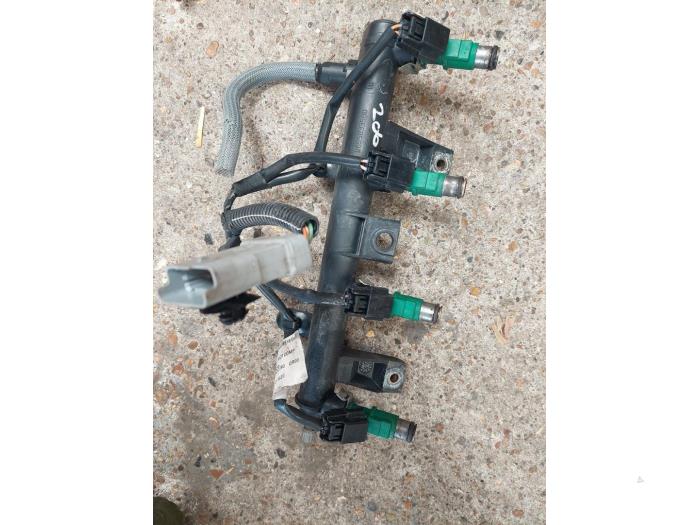 Gebrauchte Einspritzgehäuse Peugeot 206 (2A/C/H/J/S) 1.4 XR,XS,XT,Gentry Preis auf Anfrage angeboten von Autosloopbedrijf H.C.Stouten