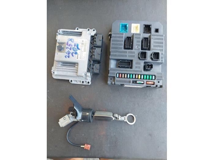 Used Ignition lock + computer Peugeot 207/207+ (WA/WC/WM) 1.4 16V VTi Price € 125,00 Margin scheme offered by Autosloopbedrijf H.C.Stouten