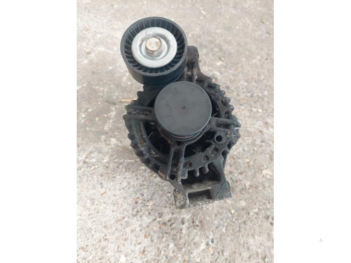 Usagé Dynamo BMW 3 serie Touring (E46/3) 316i 16V Prix € 40,00 Règlement à la marge proposé par Autosloopbedrijf H.C.Stouten
