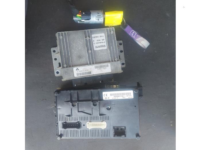 Used Ignition lock + computer Renault Clio II (BB/CB) 1.2 Price € 125,00 Margin scheme offered by Autosloopbedrijf H.C.Stouten