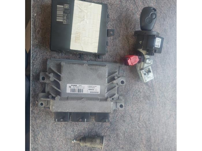 Used Ignition lock + computer Renault Twingo II (CN) 1.2 Price € 125,00 Margin scheme offered by Autosloopbedrijf H.C.Stouten