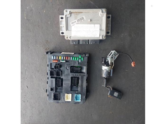Used Ignition lock + computer Peugeot 307 SW (3H) 2.0 16V Price € 125,00 Margin scheme offered by Autosloopbedrijf H.C.Stouten