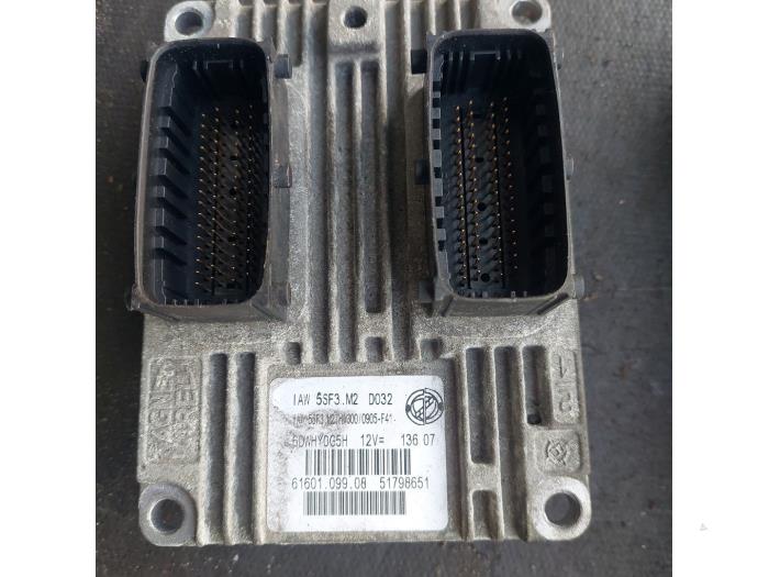 Used Ignition lock + computer Fiat Grande Punto (199) 1.4 Price € 125,00 Margin scheme offered by Autosloopbedrijf H.C.Stouten