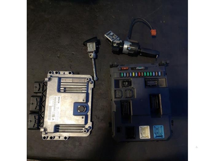 Used Ignition lock + computer Peugeot 207/207+ (WA/WC/WM) 1.4 16V VTi Price € 125,00 Margin scheme offered by Autosloopbedrijf H.C.Stouten