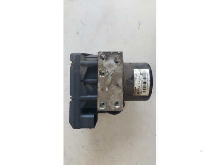 Usagé Pompe ABS Volvo V70 (GW/LW/LZ) 2.5 10V Prix € 100,00 Règlement à la marge proposé par Autosloopbedrijf H.C.Stouten