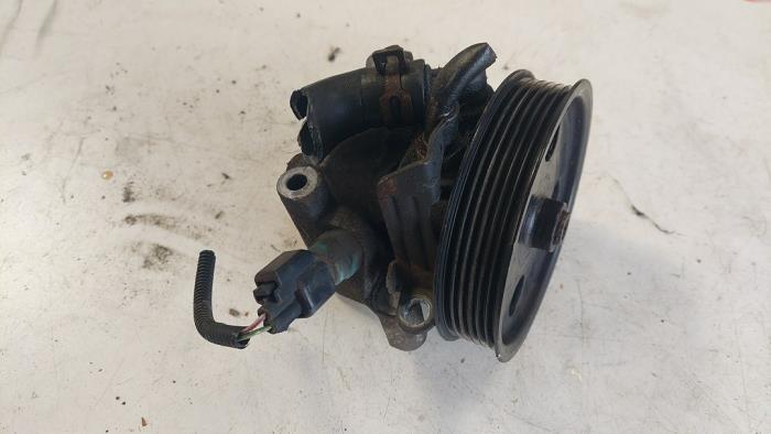 Usagé Pompe de direction Ford Focus 2 1.4 16V Prix € 50,00 Règlement à la marge proposé par Autosloopbedrijf H.C.Stouten