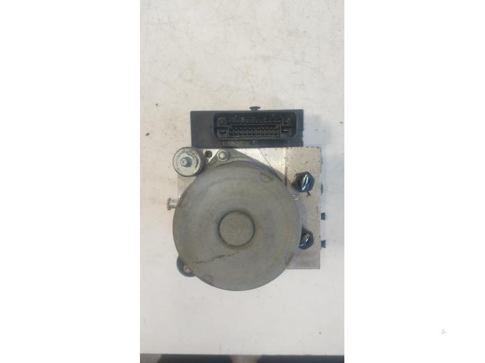 ABS Pumpe van een Audi A4 (B6) 1.8 T 20V 2008