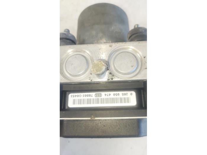 ABS Pumpe van een Audi A4 (B6) 1.8 T 20V 2008