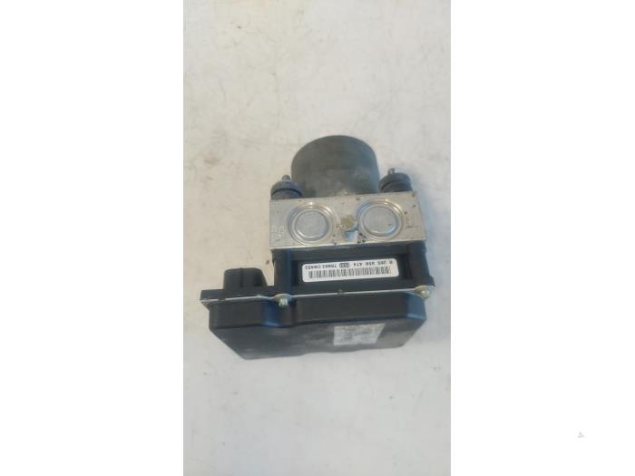 Begagnade ABS-pump Audi A4 (B6) 1.8 T 20V Pris € 100,00 Marginaltabell erbjuds av Autosloopbedrijf H.C.Stouten
