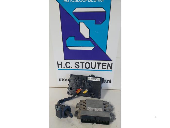 Used Ignition lock + computer Renault Clio II (BB/CB) 1.4 16V Price € 125,00 Margin scheme offered by Autosloopbedrijf H.C.Stouten