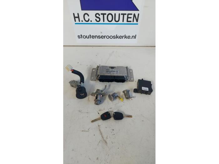 Used Ignition lock + computer Peugeot 107 1.0 12V Price € 125,00 Margin scheme offered by Autosloopbedrijf H.C.Stouten