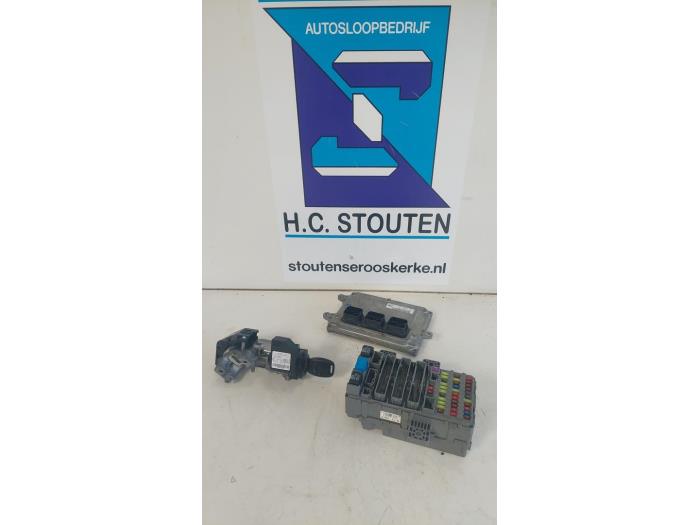 Used Ignition lock + computer Honda Civic (FK/FN) 1.4 i-Dsi Price € 125,00 Margin scheme offered by Autosloopbedrijf H.C.Stouten
