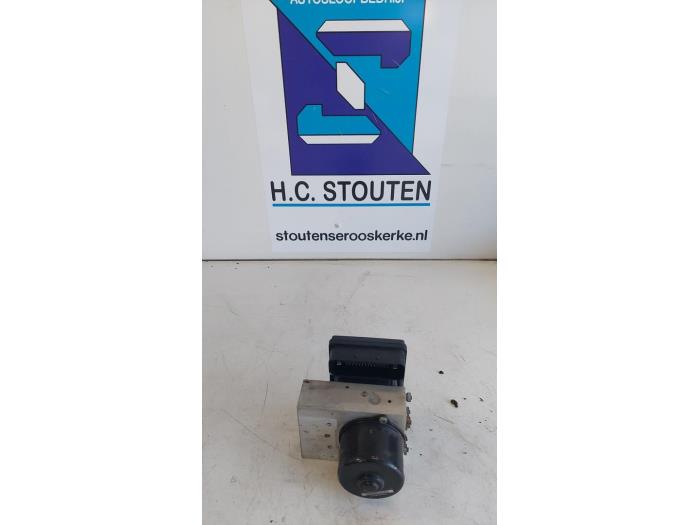 Gebrauchte ABS Pumpe Mercedes C Sportcoupé (C203) 1.8 C-200K 16V Preis € 75,00 Margenregelung angeboten von Autosloopbedrijf H.C.Stouten