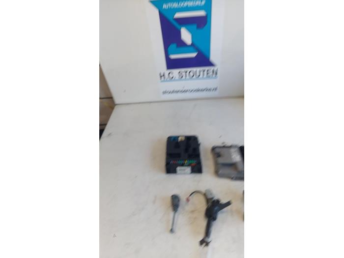 Used Ignition lock + computer Peugeot 207 CC (WB) 1.6 16V Price € 150,00 Margin scheme offered by Autosloopbedrijf H.C.Stouten