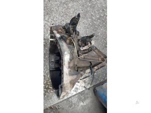 Getriebe van een Renault Clio III (BR/CR) 1.6 16V 2006