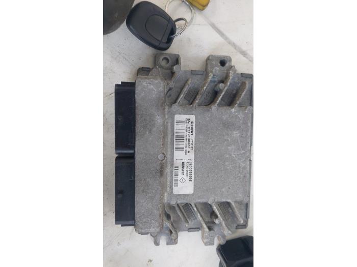 Used Ignition lock + computer Renault Clio II (BB/CB) 1.2 Price € 125,00 Margin scheme offered by Autosloopbedrijf H.C.Stouten