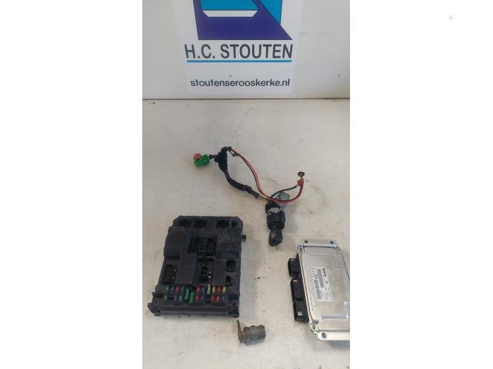 Used Ignition lock + computer Peugeot 307 SW (3H) 1.6 16V Price € 125,00 Margin scheme offered by Autosloopbedrijf H.C.Stouten